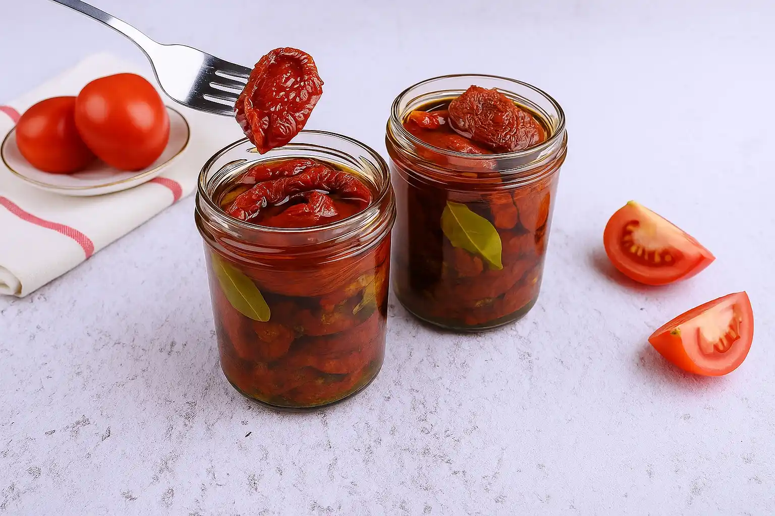 Image from Cookist: 🍅*POMODORI SECCHI SOTT'OLIO*🍅  Perfetti per condire freselle o come ...