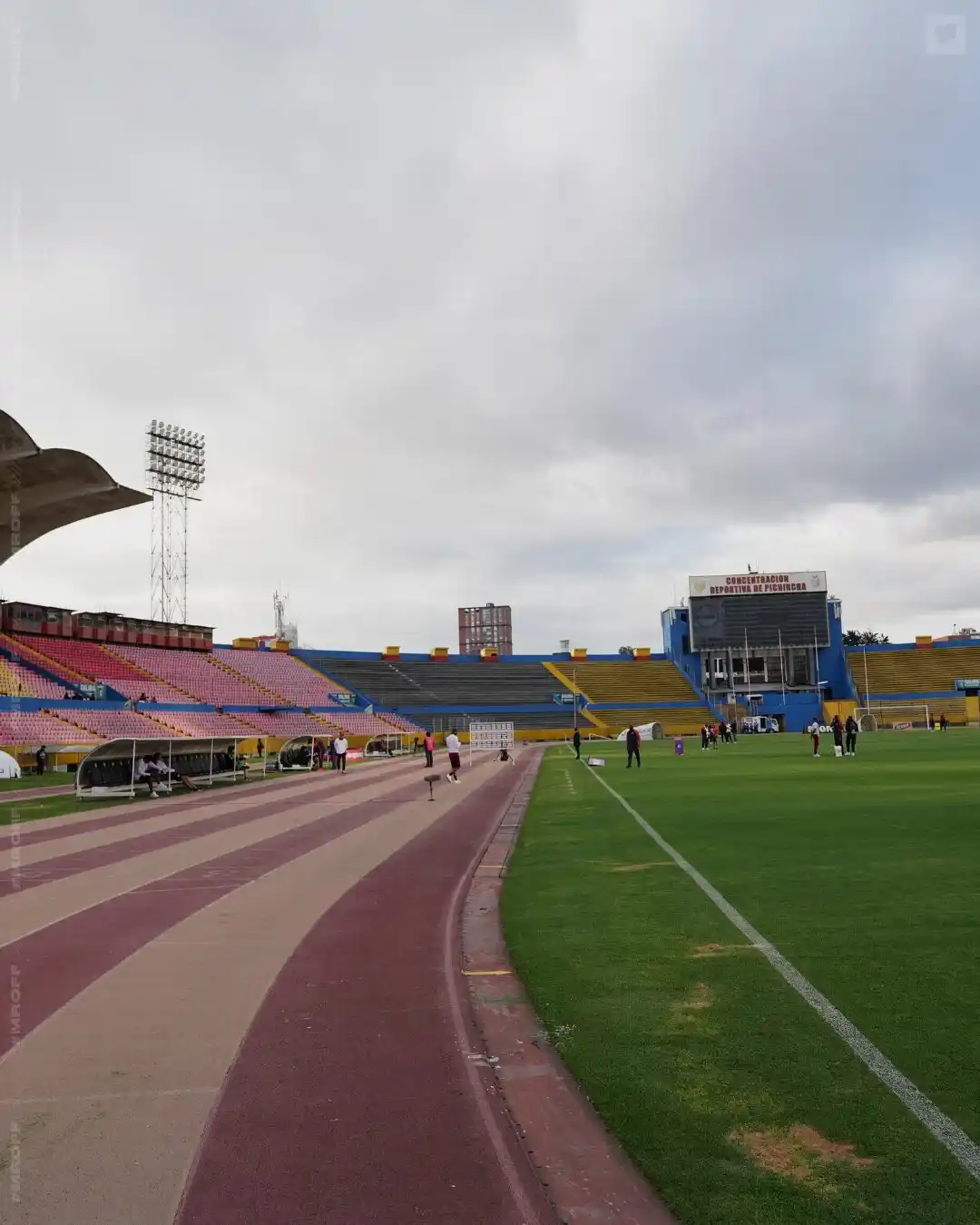 Image from NotiDiario Ecuador: Según informó Ecuavisa, construir un nuevo estadio en lugar del Atahua...