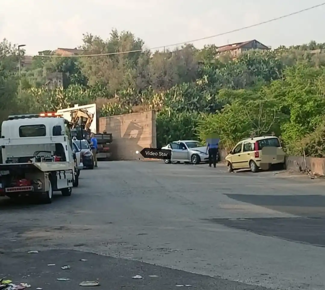 Image from Video Star: Ultim’ora   Biancavilla: scontro fra due auto, un ferito   Scontro fra...