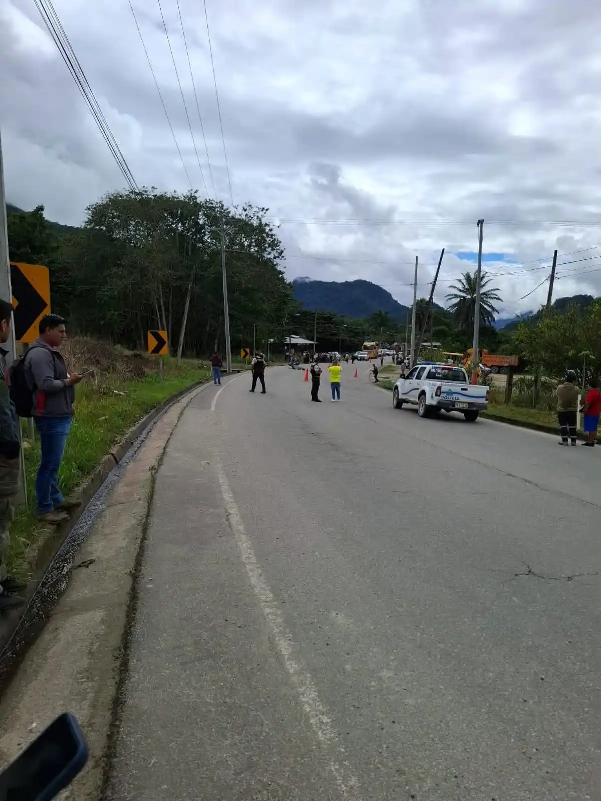 Image from NotiDiario Ecuador: Una persona fallecida tras accidente de tránsito que involucra una mot...