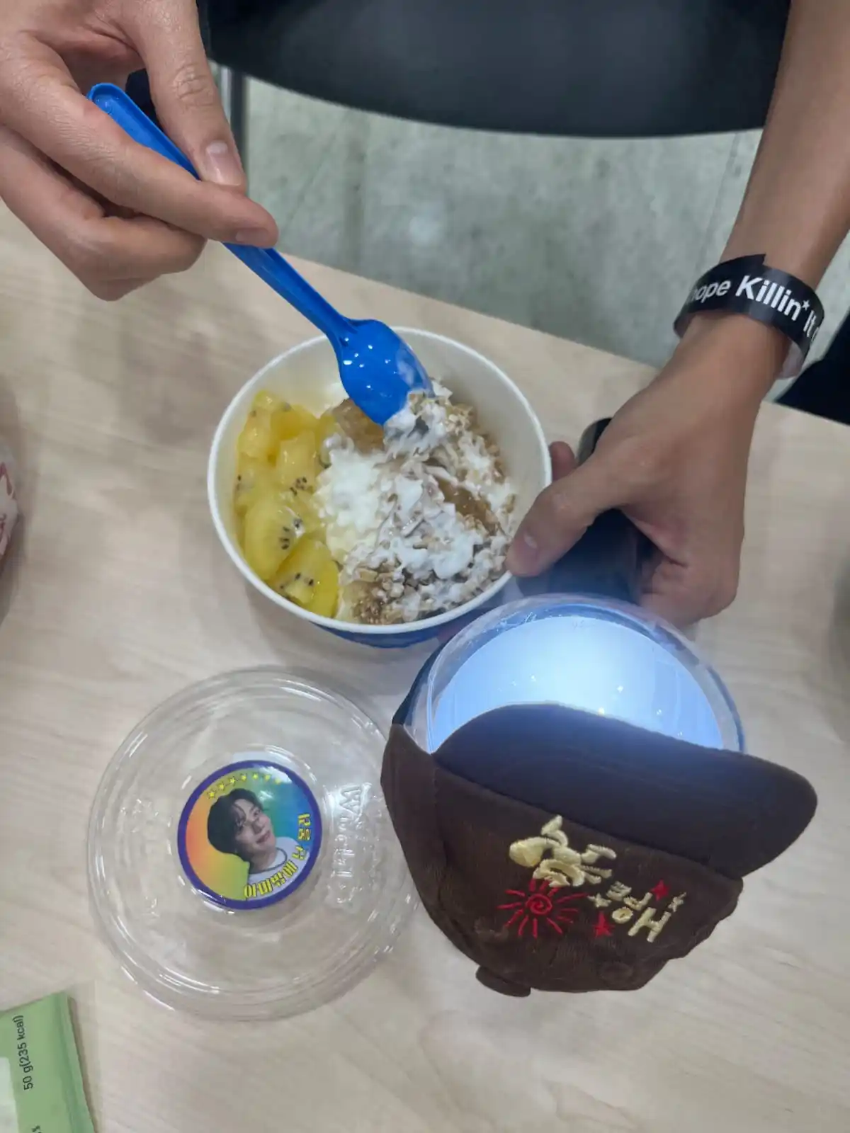 Image from 🇧🇷⃞🫟   ֢֢ˢᵘᵖᵖᵒʳᵗ𝐀𝐑𝐌𝐘𝐍𝐄𝐖𝐒: - 🪄ᰰᩧ ְ  𝐖𝐄𝐕𝐄𝐑𝐒𝐄  📲 | `Jhope` via Weverse:  *_🐿️: ARMYS !!!!...