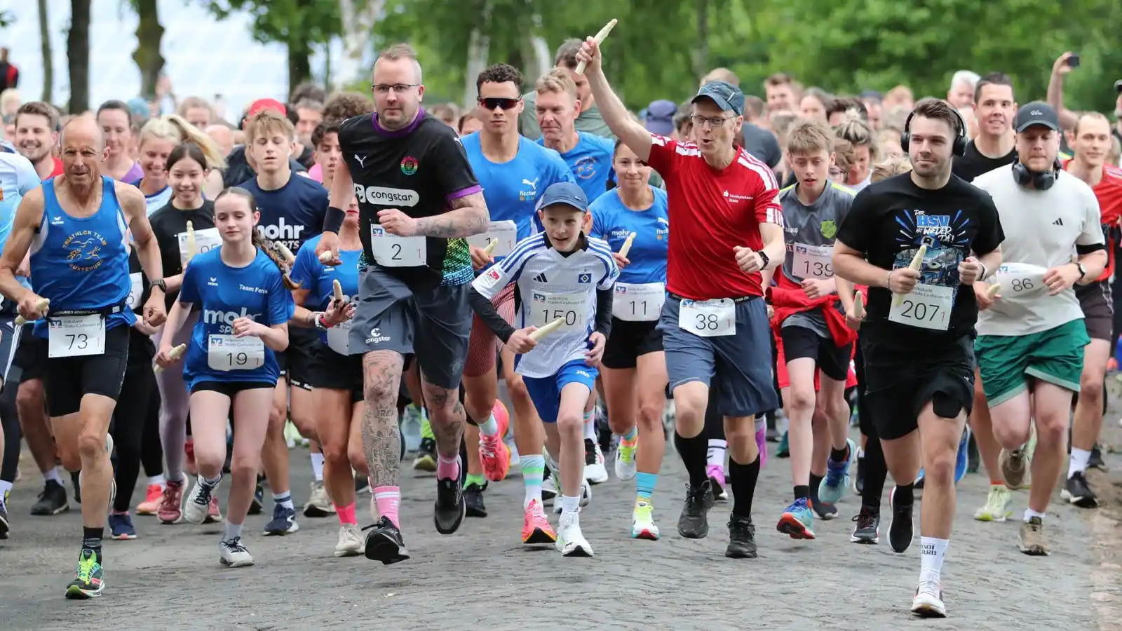 Image from TAGEBLATT: 😎 Wir wünschen einen schönen Start ins lange Pfingstwochenende: 👟 ...