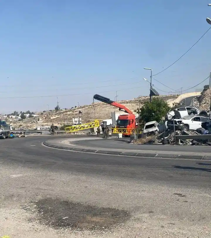 Image from القسطل الاخباري | القدس: عاجل | قوات الاحتلال تنصب بوابة حديدية على مدخل بلدة عناتا شرقي القدس ...