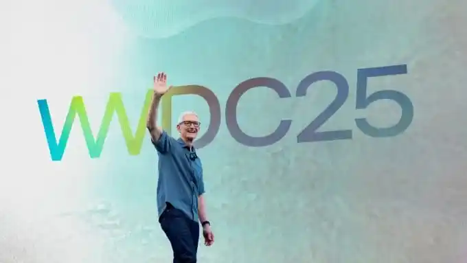 Image from LB Journalist: *Apple presenta sus planes de inteligencia artificial en la WWDC 2025*...