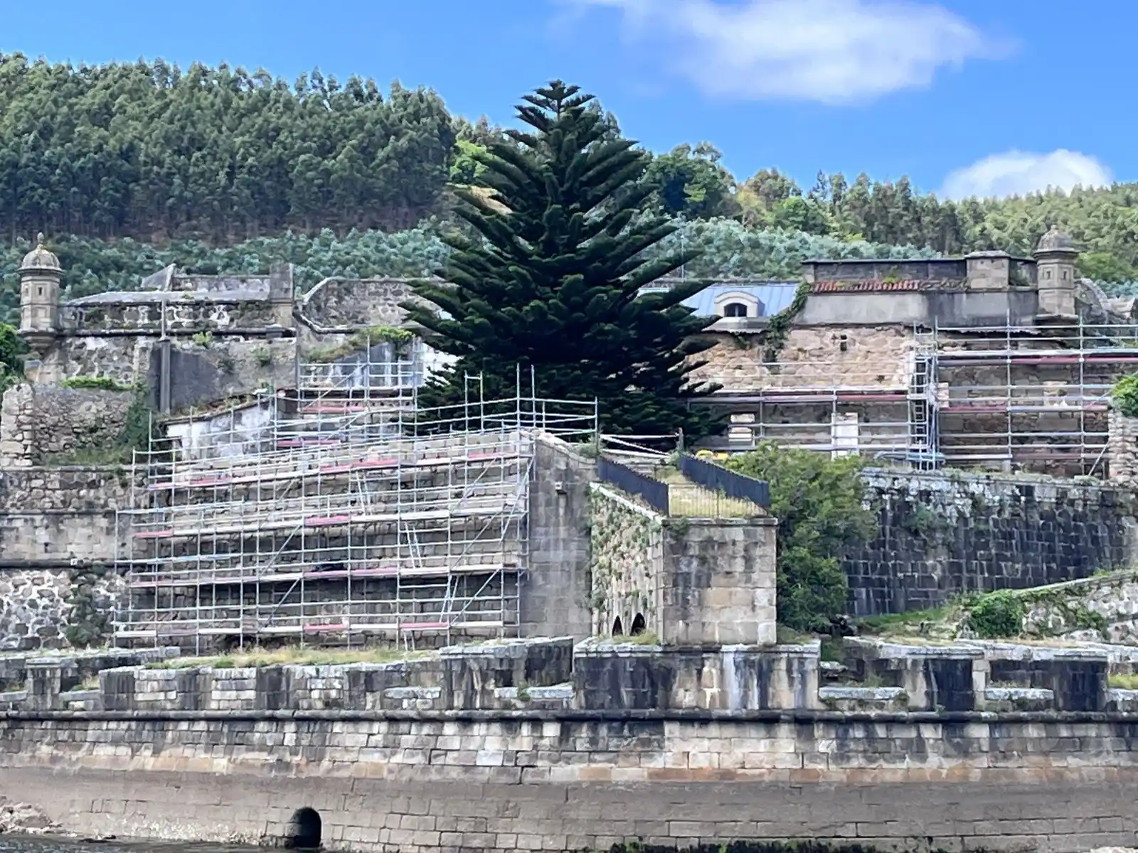 Image from Concello de Ferrol: 🏰 Avanzan os traballos de rehabilitación e conservación do castelo de...