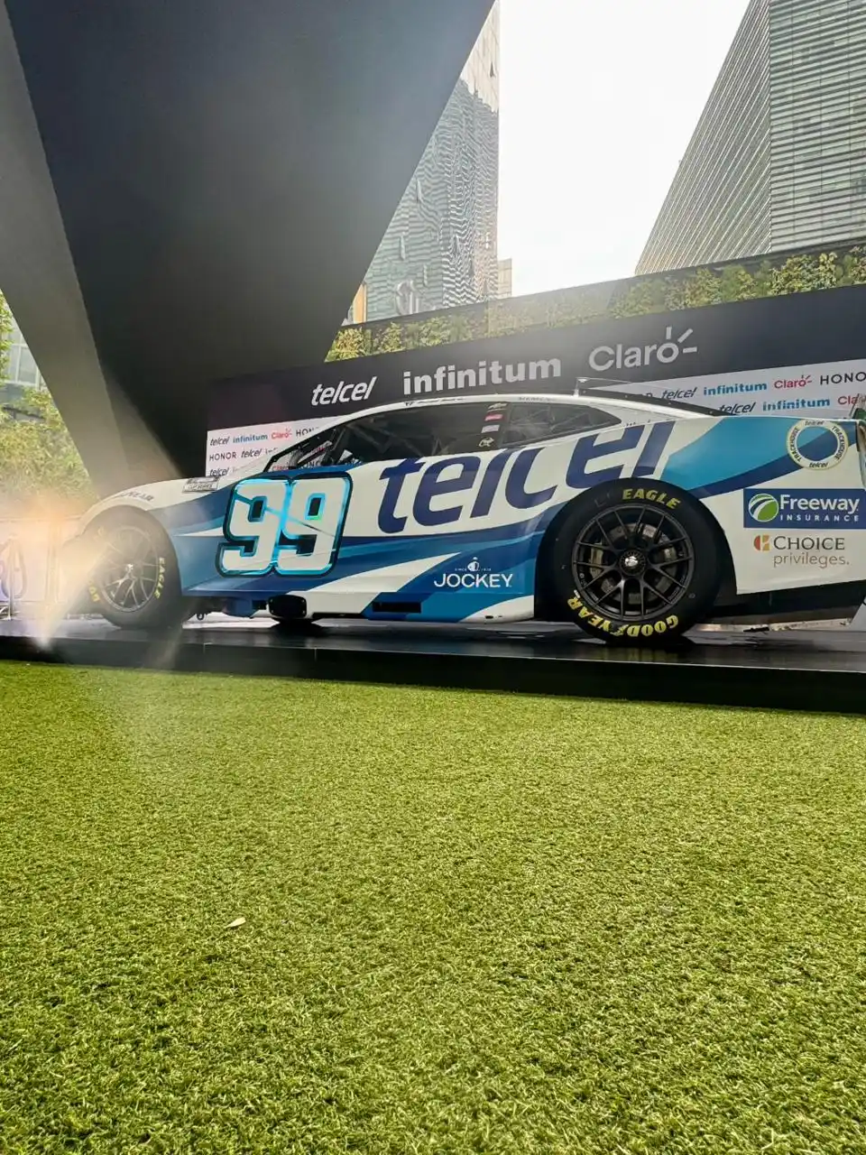 Image from Escudería Telmex : Conéctate ahora y sigue en vivo la conferencia de prensa de Daniel Suá...