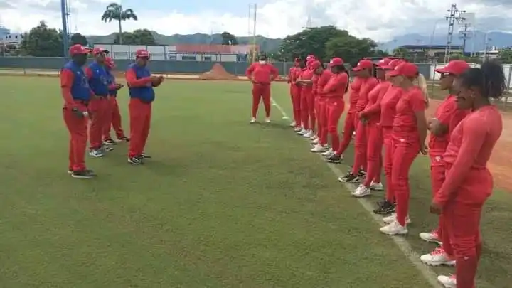 Image from 🇨🇺 Círculo de Espera ⚾🏐🏀⚽: 🥎 Cuba 🇨🇺mantiene invito en Tope ante Venezuela del Softbol Femenin...