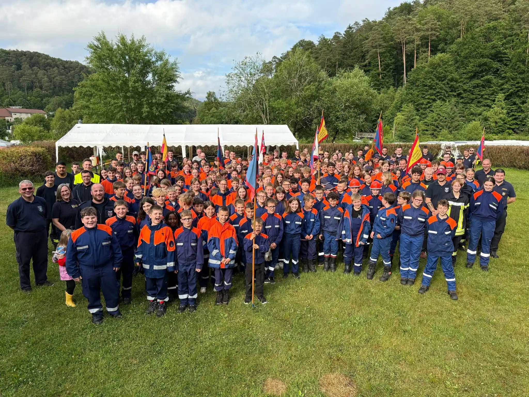 Image from Freiwillige Feuerwehr VG Ramstein - Miesenbach : Das Pfingstzeltlager ist gestartet 🥳 15 Jugendfeuerwehren, 220 Kinde...