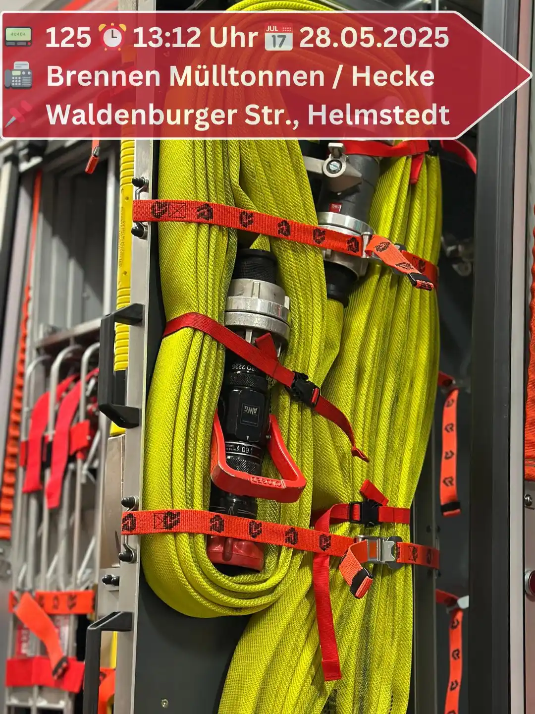 Image from Freiwillige Feuerwehr Helmstedt: Es brannten zwei Mülltonnen und Teile einer Hecke. Das Feuer war bei A...