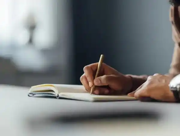 Image from LB Journalist: Escribir a mano: el mejor ejercicio para proteger la memoria, según ex...