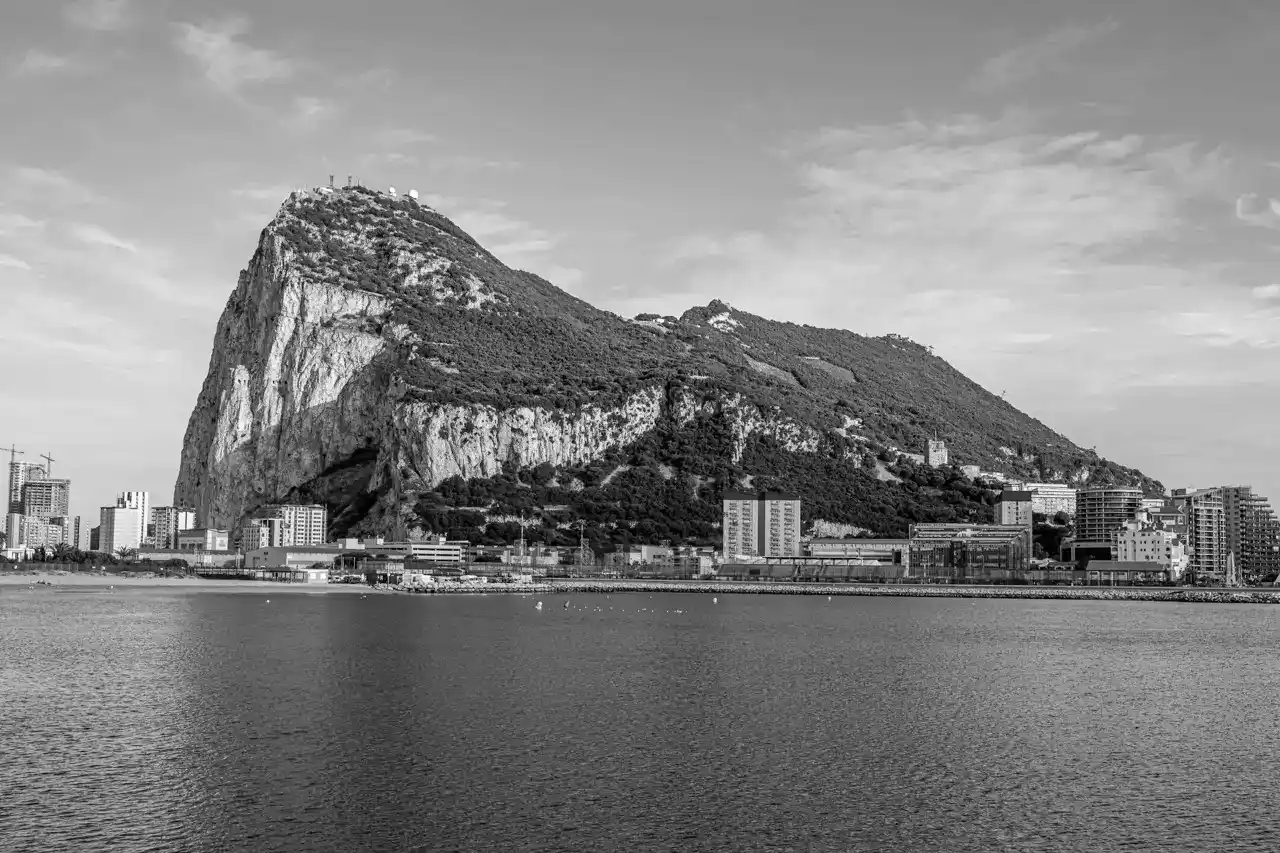 Image from LB Journalist: Historia | 🧭 Gibraltar: un conflicto que nunca cerró La disputa entr...