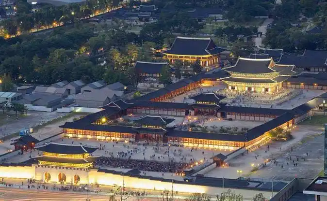Image from Belajar Bahasa Korea 🇰🇷: *Istana Gyeongbokgung (경복궁)* adalah istana utama Dinasti Joseon yang t...