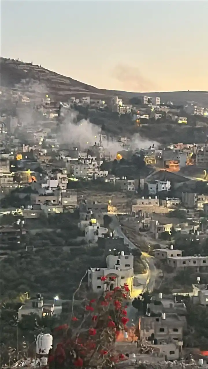 Image from القسطل الاخباري | القدس: قوات الاحتلال تطلق قنابل الغاز وتواصل تنفيذ عمليات دهم وتنكيل في بلدة ...