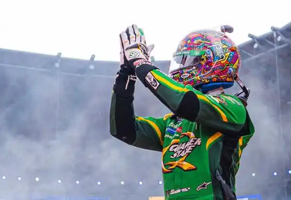 Image from Escudería Telmex : 🇲🇽🏁💻 Daniel Suárez conquista heroico triunfo en NASCAR Xfinity en ...