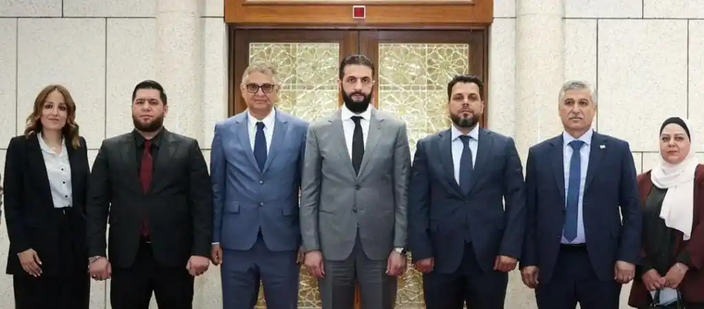 Image from 〘 نبـأ 〙: 🔴 *رئاسة الجمهورية:* الرئيس أحمد الشرع يلتقي بأعضاء اللجنة العليا لان...