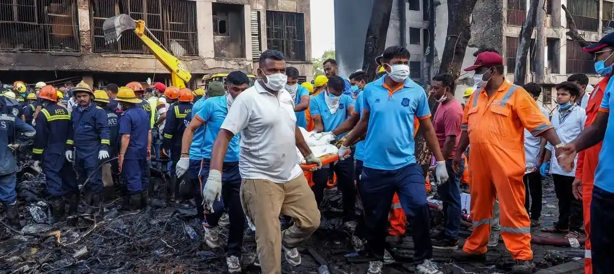 Image from LB Journalist: Tragedia aérea en India deja al menos 260 muertos Un avión Boeing 787...