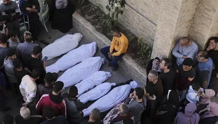 Image from MERA PAKISTAN NEWS: *غزہ: امداد کے منتظر فلسطینیوں پر اسرائیلی ٹینکوں نے گولہ باری کردی، 4...