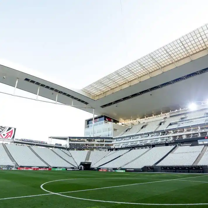Image from SCCP News | Corinthians: ⚫️⚪️ | O Corinthians iniciou a reforma do gramado da Neo Química Arena...