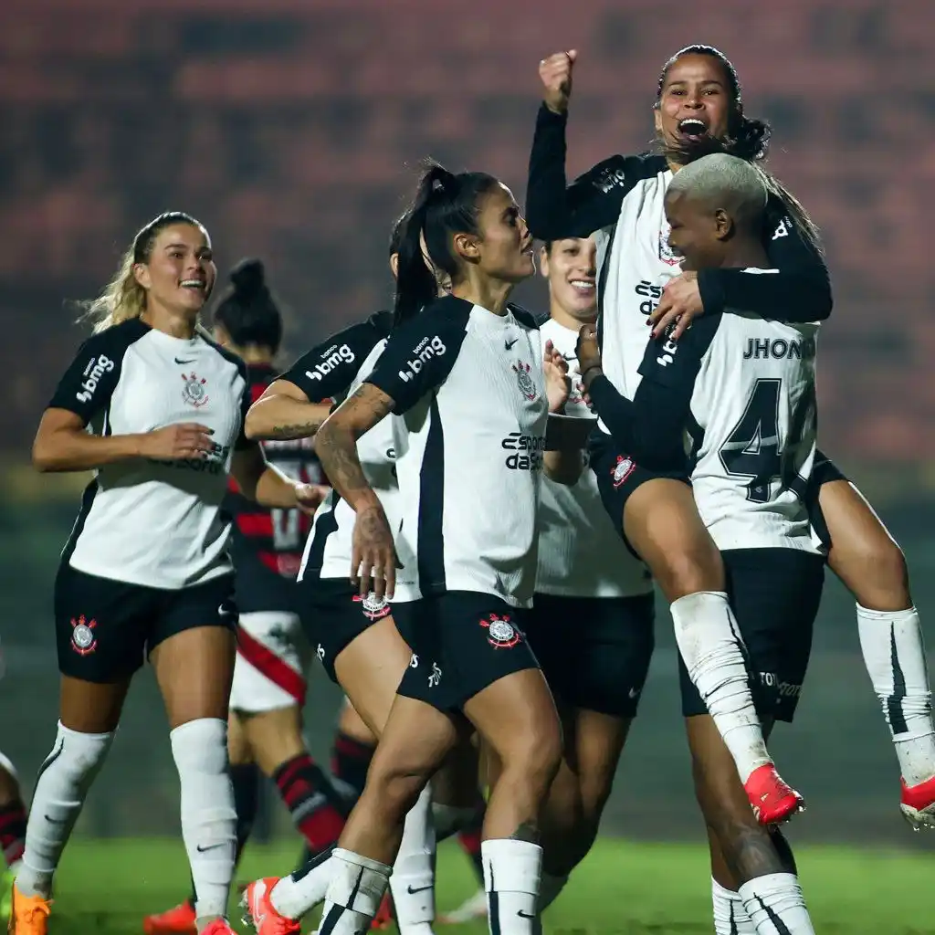 Image from SCCP News | Corinthians: 🟣⚪️ | O Corinthians volta a campo neste domingo (15), às 18h, para en...