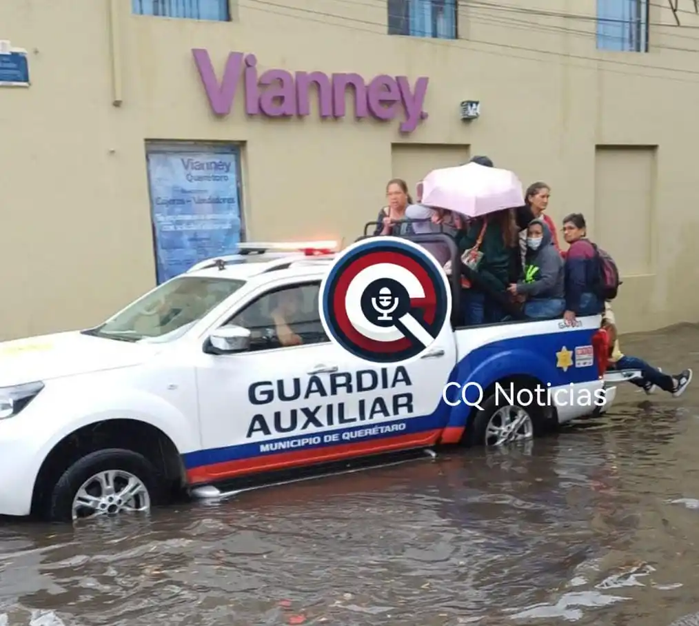 Image from CQ NOTICIAS 📝 (Sin Censura): ⚠️👆🧐 ¿Taxi joven? 🚕 Así la guardia cívica apoya con traslados a per...