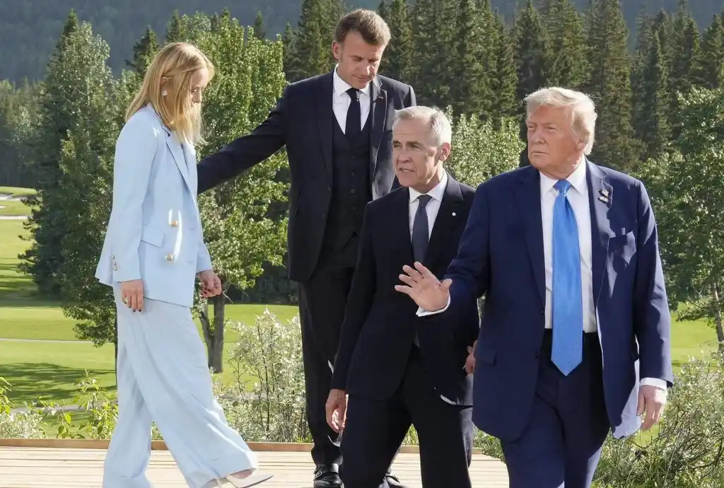 Image from Agi - Agenzia Italia: 🇺🇸 *Trump lascia il G7 con un giorno d'anticipo. "Evacuare tutti da ...