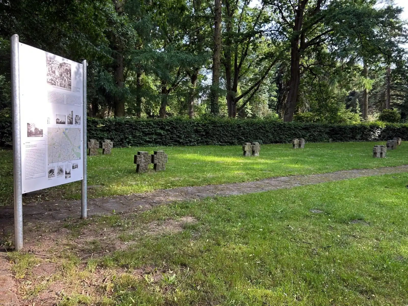 Image from Stadt Helmstedt: Zwei Gedenktafeln stehen seit kurzer Zeit an dem deutsch-russischen Gr...