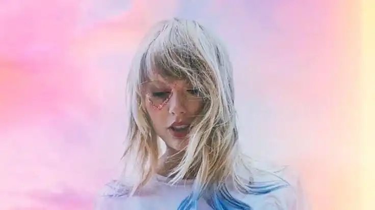 Image from β€ π. πππ¦πππ'π πππππ β‘Μ π·: π©· | _*βLoverβ*_ de Taylor Swift superΓ³ los *900* `MILLONES` de reprod...