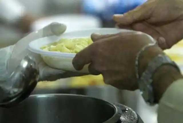 Image from Affaritaliani.it: *Caritas, il dramma dei lavoratori poveri. In dieci anni le richieste ...