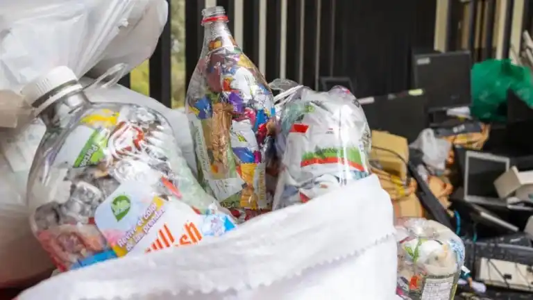 Image from Hora 13 Noticias: Cornare pone en marcha la campaña Posconsumo para recolectar residuos ...