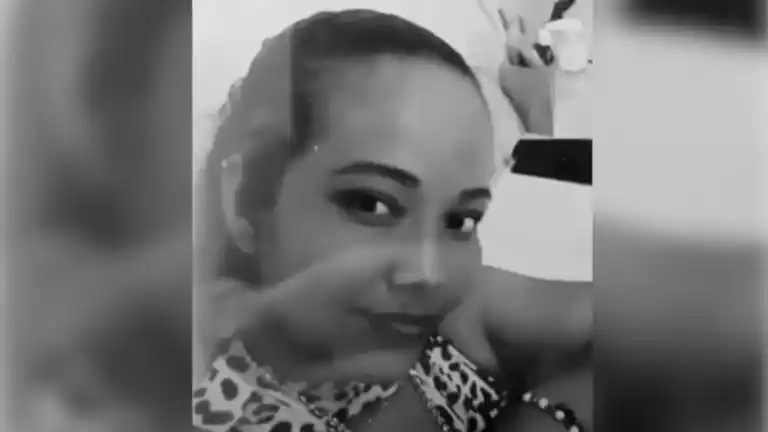 Image from Hora 13 Noticias: ¡Delante de todos! Por celos, hombre asesinó a puñaladas a su esposa, ...