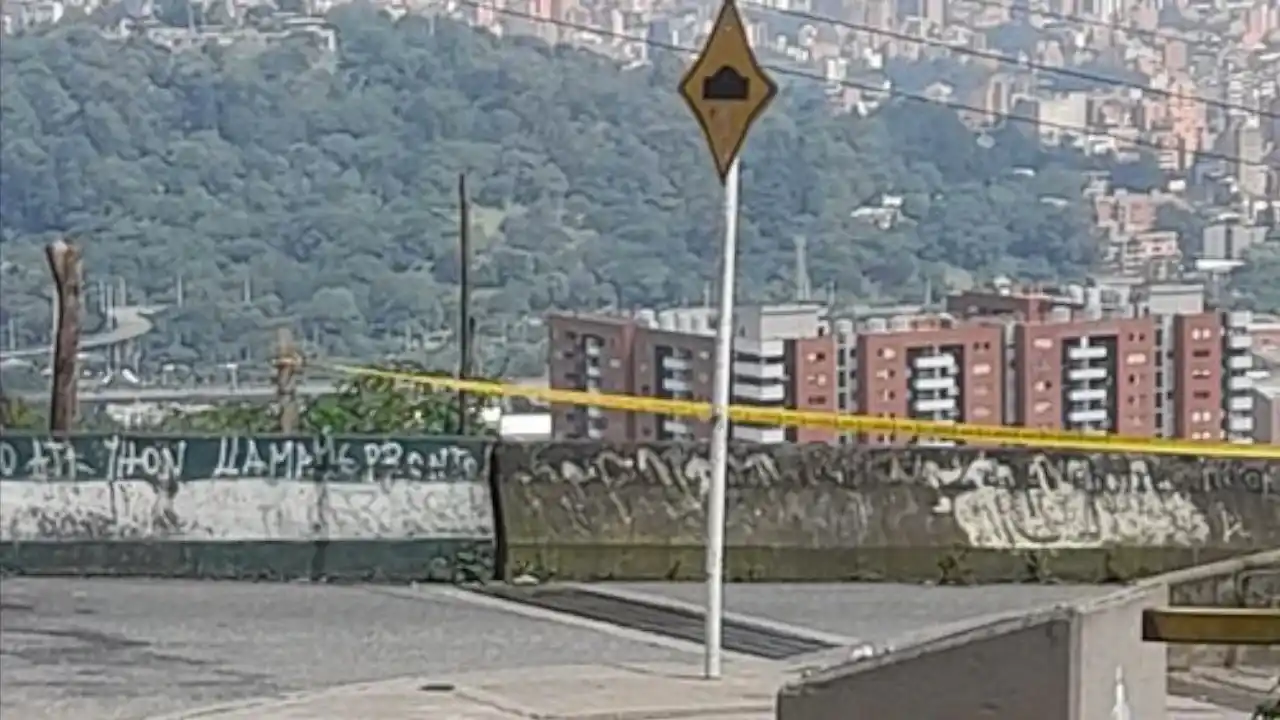 Image from Hora 13 Noticias: *Detonan explosivo en torre de energía en La Asomadera: Fico confirma ...