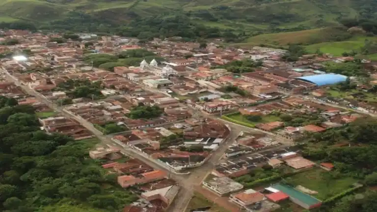 Image from Hora 13 Noticias: ¡Entraron a la casa y lo asesinaron! Reconocido barbero fue atacado co...