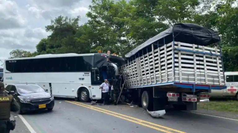 Image from Hora 13 Noticias: Grave accidente en la vía Planeta Rica – Montería dejó una persona mue...