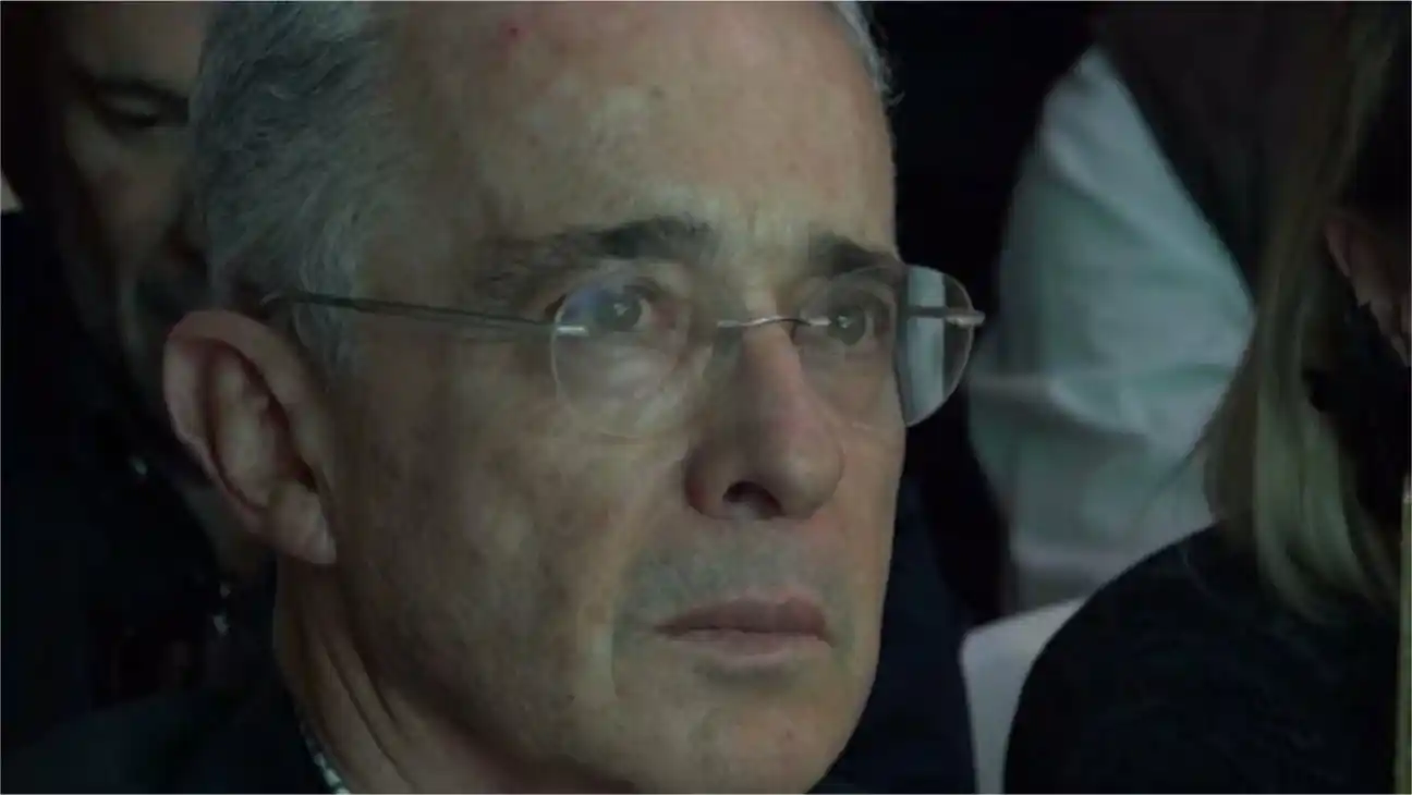 Image from Hora 13 Noticias: *Juicio contra Álvaro Uribe entra en etapa final: perito revela archiv...