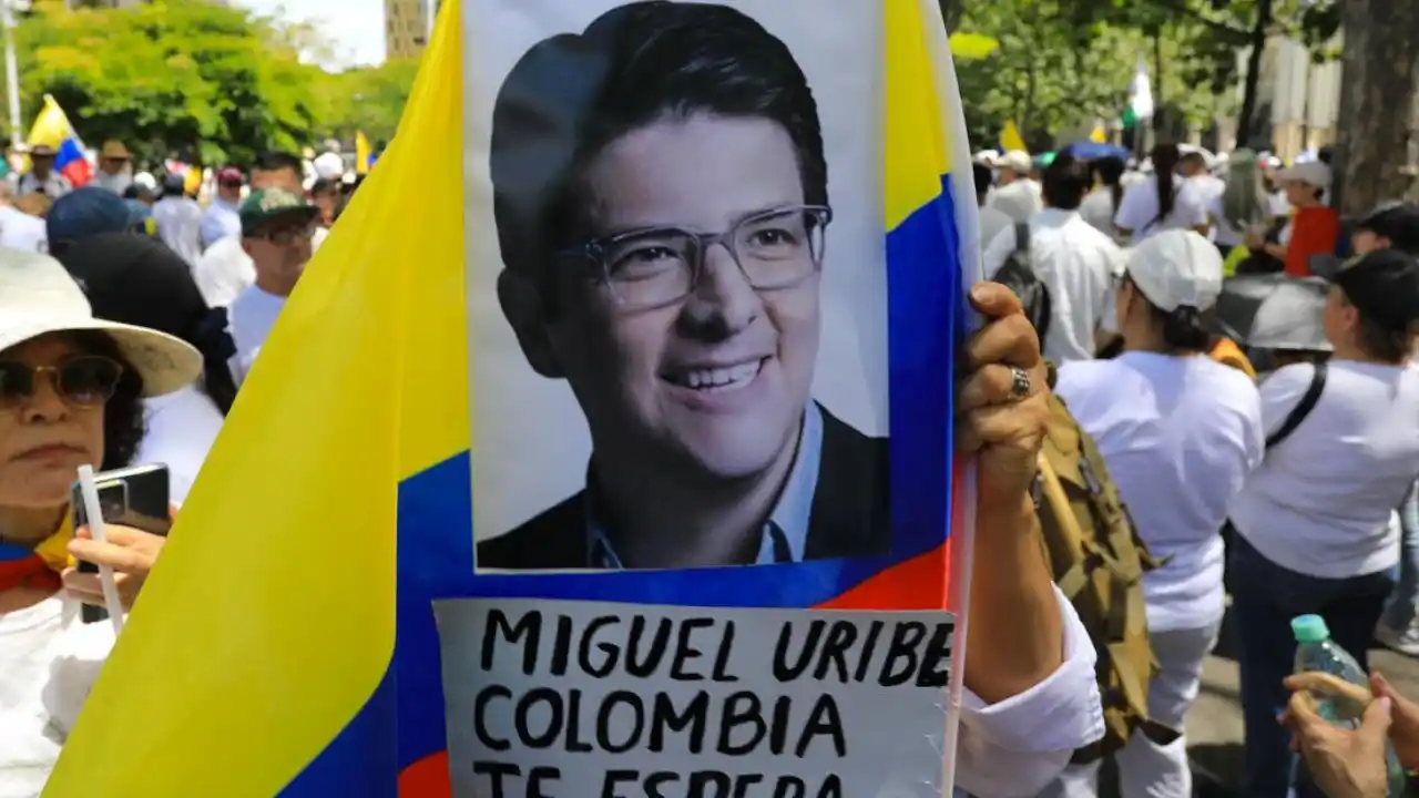 Image from Hora 13 Noticias: *¡Piden un milagro! Se entrega nuevo parte médico y confirma que Migue...