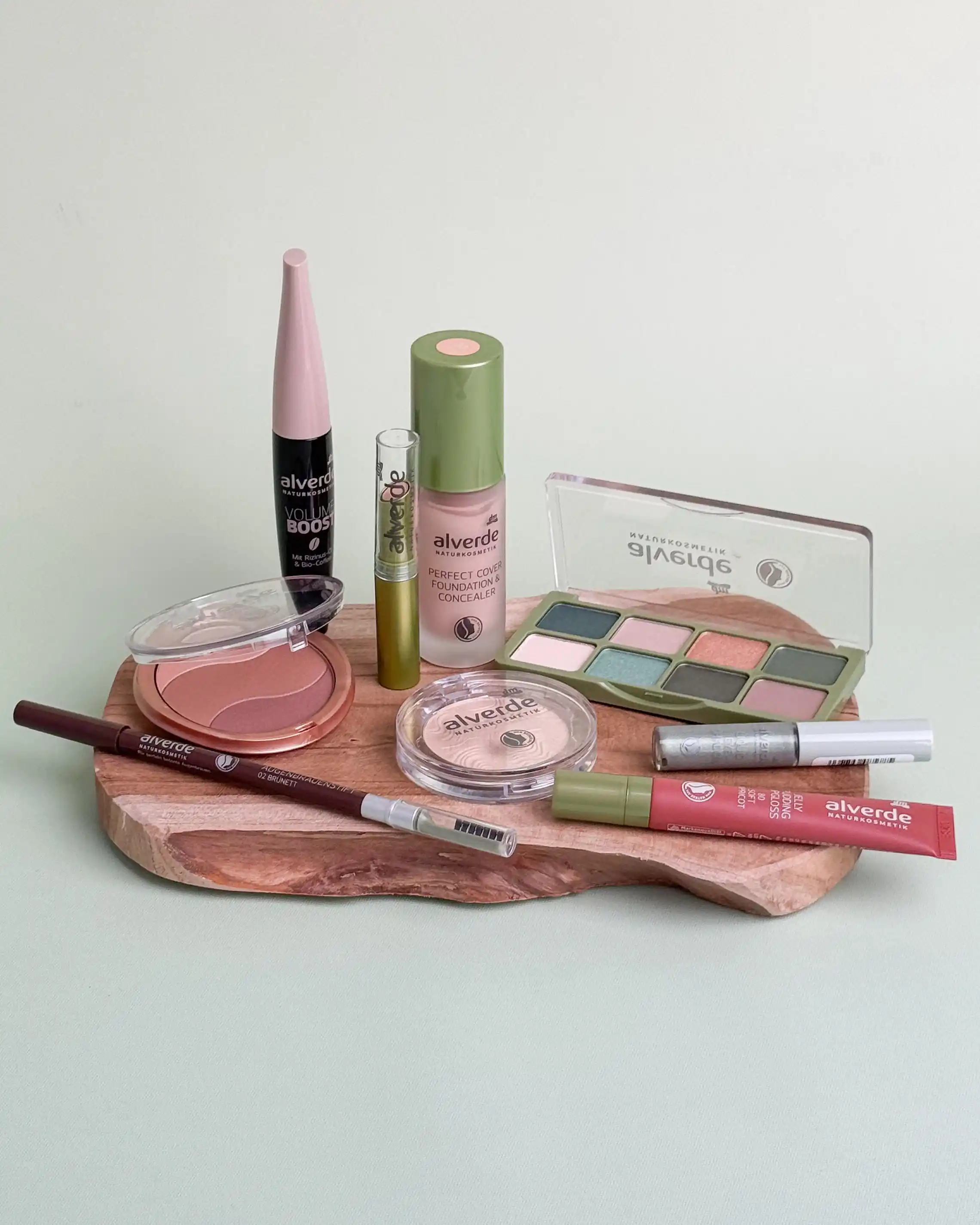 Image from dm_slovensko: Poznáš dekoratívnu kozmetiku zn. alverde NATURKOSMETIK?🤔💄 Alverde N...