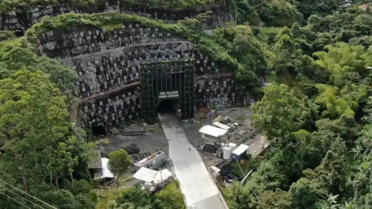 Image from Hora 13 Noticias: ¡Qué bien! Finalizaron obras de revestimiento en los 9,7 km del Túnel ...
