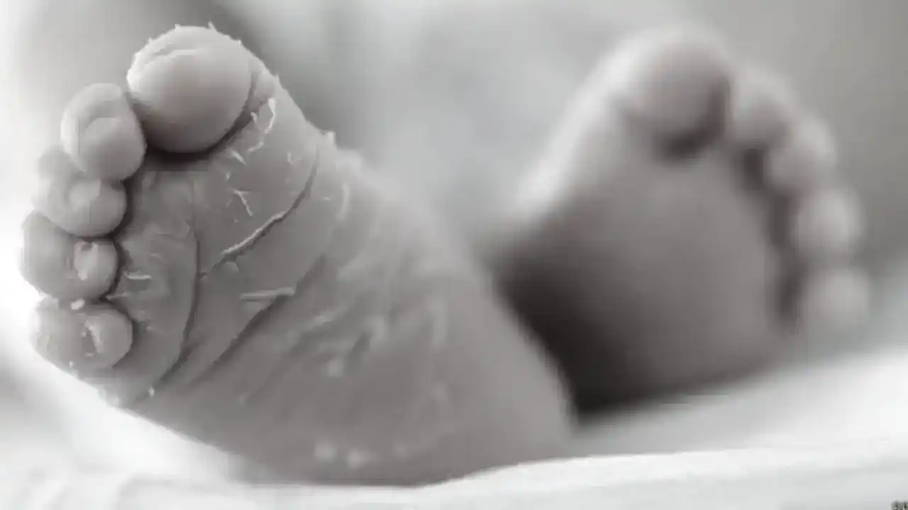 Image from Hora 13 Noticias: *¡Qué horror! Hallan el cuerpo de un bebé de unos 8 meses en un bolsas...