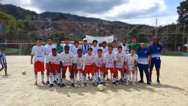 Image from Hora 13 Noticias: Semillas de Vida y Paz, fútbol sin recursos, pero con el alma entera h...