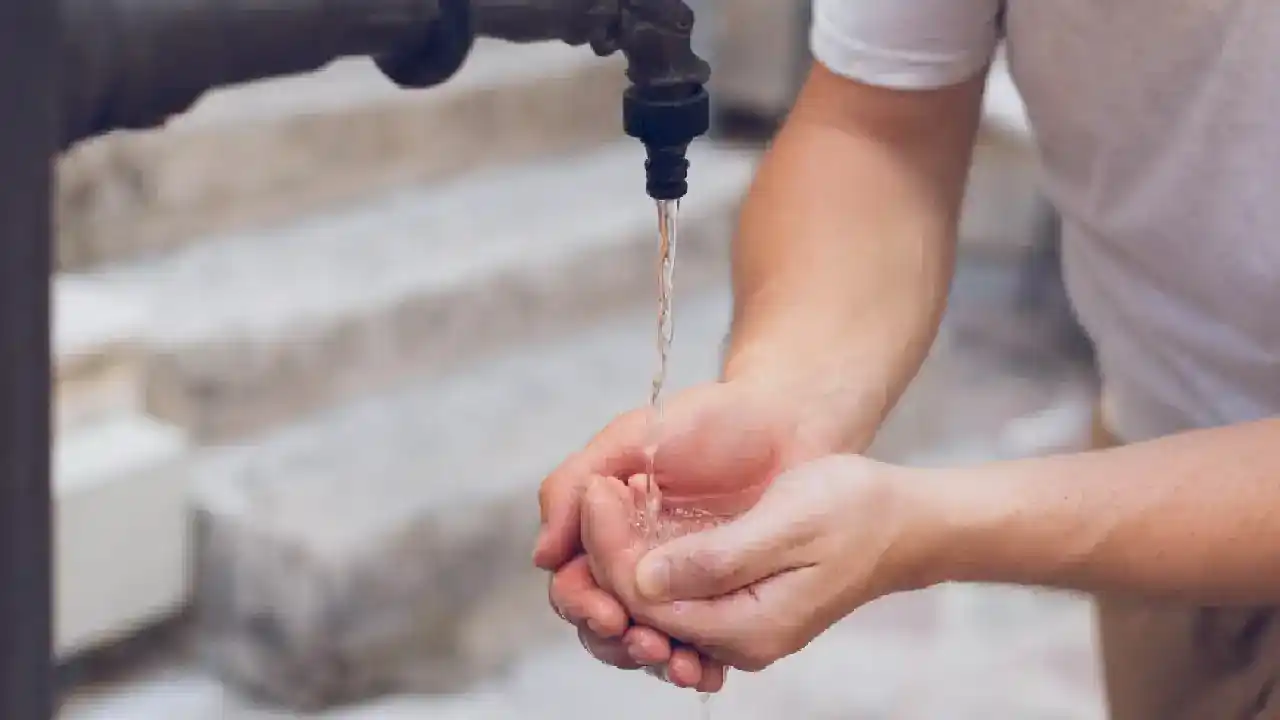 Image from Hora 13 Noticias: *Sigue la suspensión de agua en el circuito Aguas Frías por alta turbi...