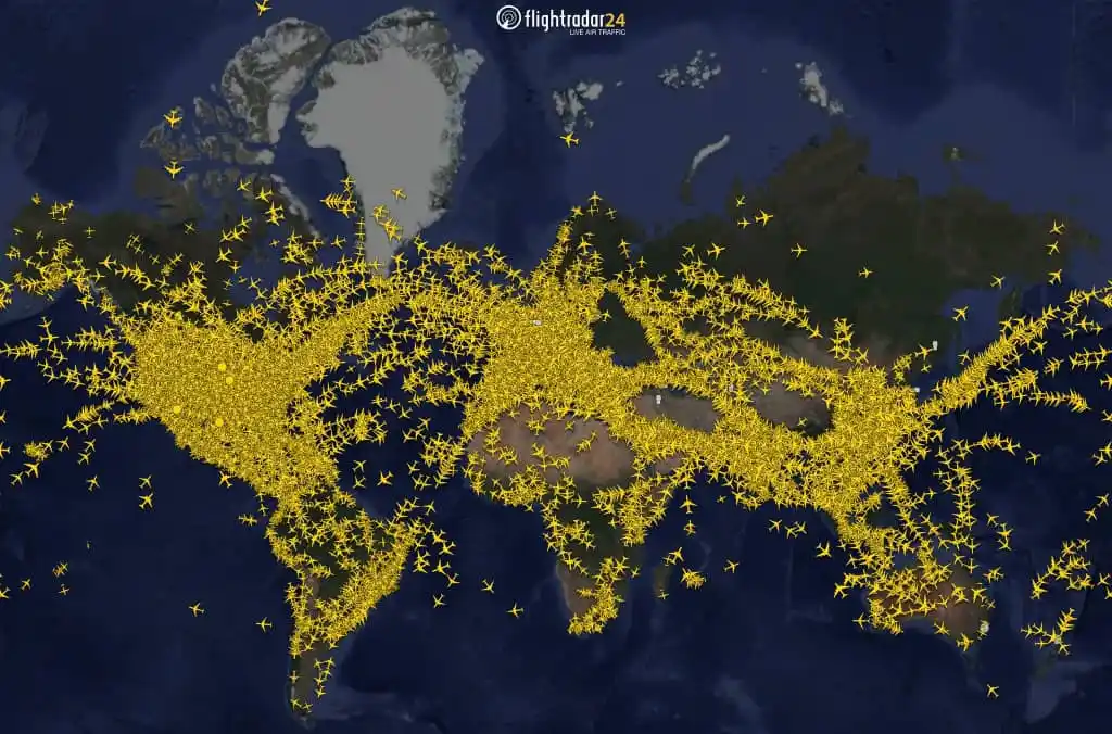 Image from Reality 24: Trafic aérien mondial avec près de 22 000 vols dans les airs. Le récen...