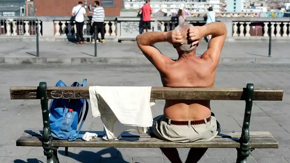 Image from VRT NWS: De eerste hittegolf van het jaar lijkt een feit. Volgens het KMI begin...