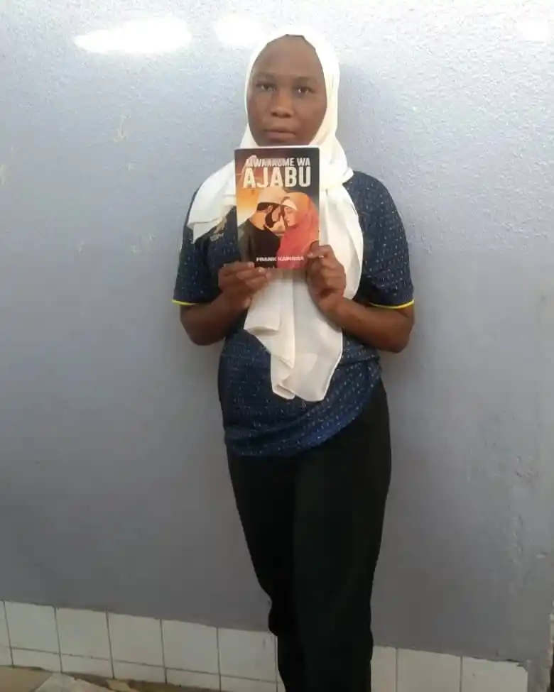 STORI NA HADITHI TAMU ZA KUSISIMUA ZA MTUNZI FRANK MANSHYNE 📚 post