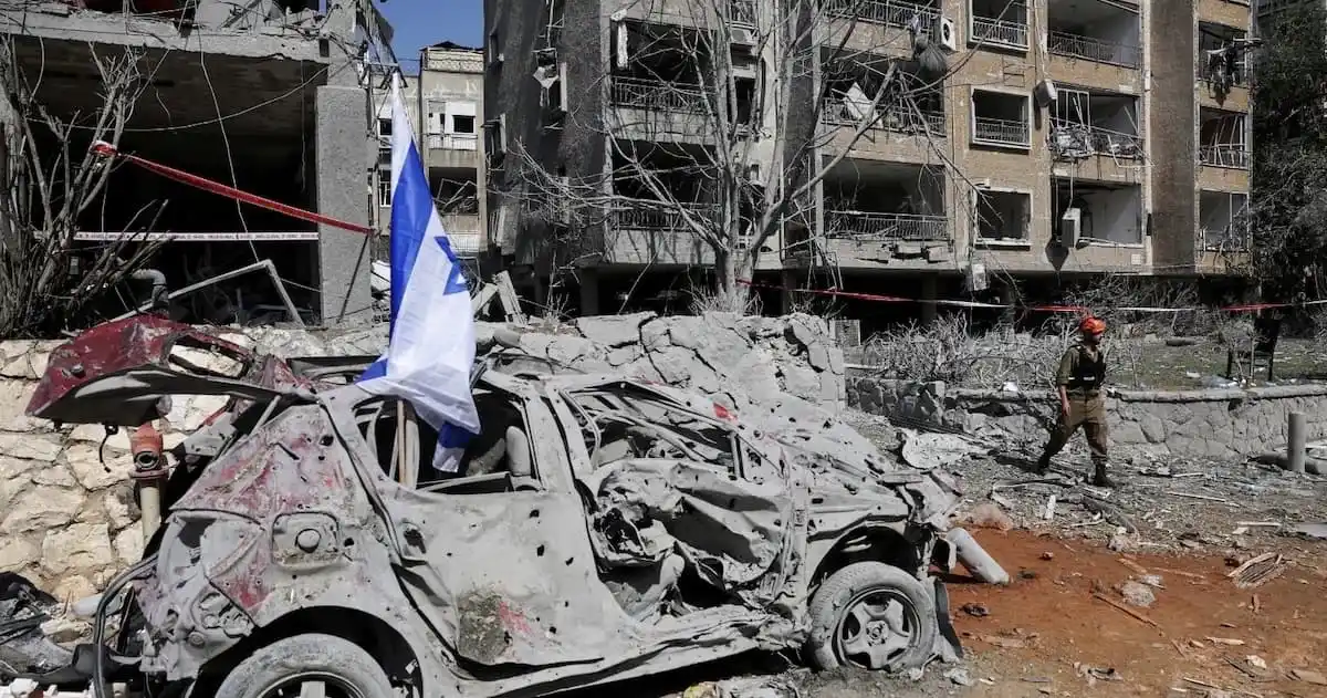 Image from زرمبش اردو | 🎙ZBC: ایران اور اسرائیل کے درمیان کھلی جنگ، تہران پر اسرائیلی فضائی حملے، سی...