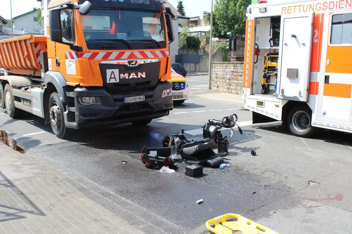 Image from Bergische Blaulichtnews: ++ Solinger schleift Rollstuhlfahrer mit LKW mit ++ Bereits am Freita...
