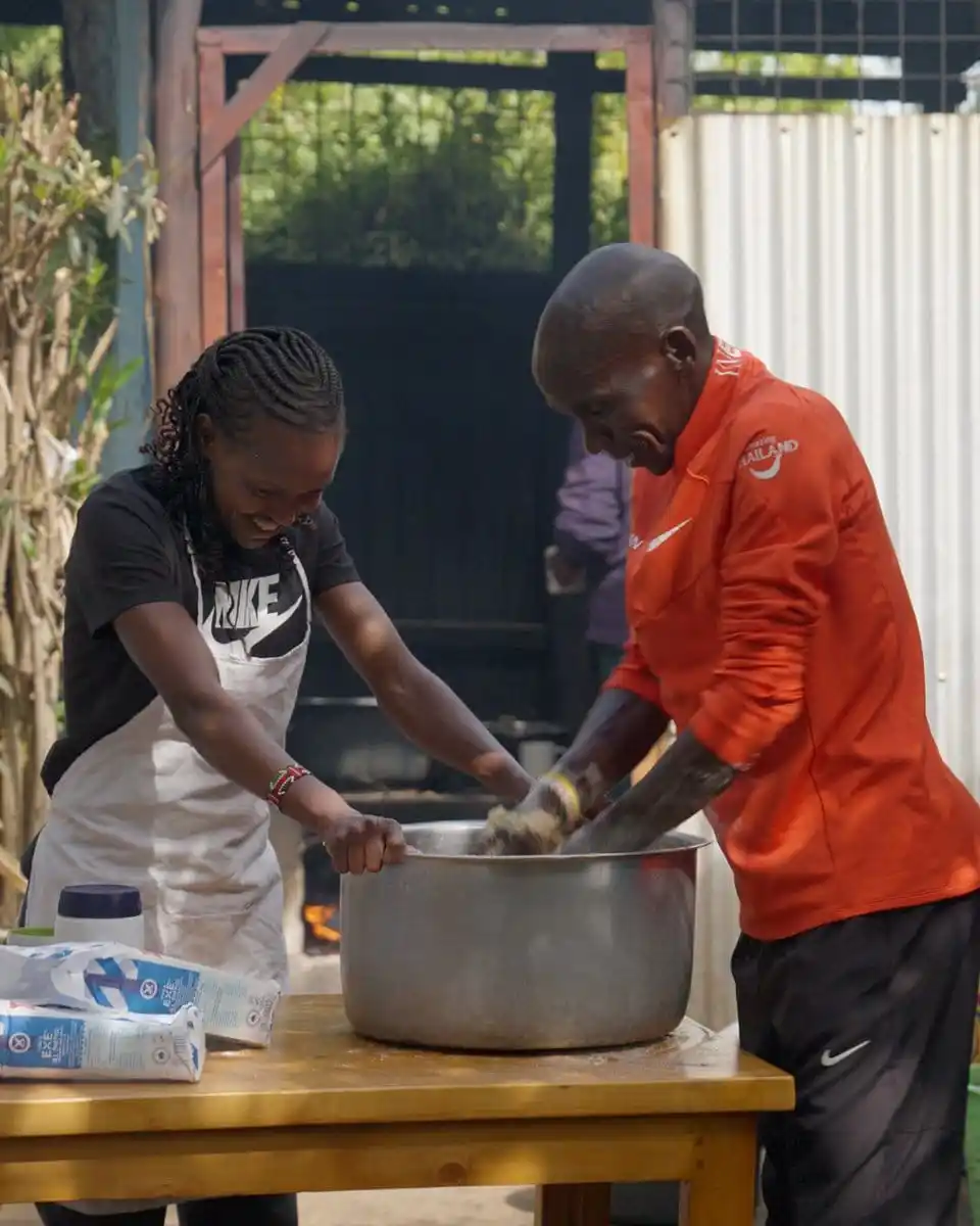 Image from KENYA GOSSIP CLUB: Faith Kipyegon and Eliud Kipchoge preparing Chapati....