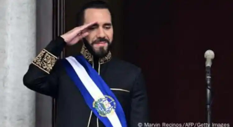Image from Noticias de Venezuela: *La dictadura de Bukele muestra los colmillos* *Óscar Martínez Ruth L...