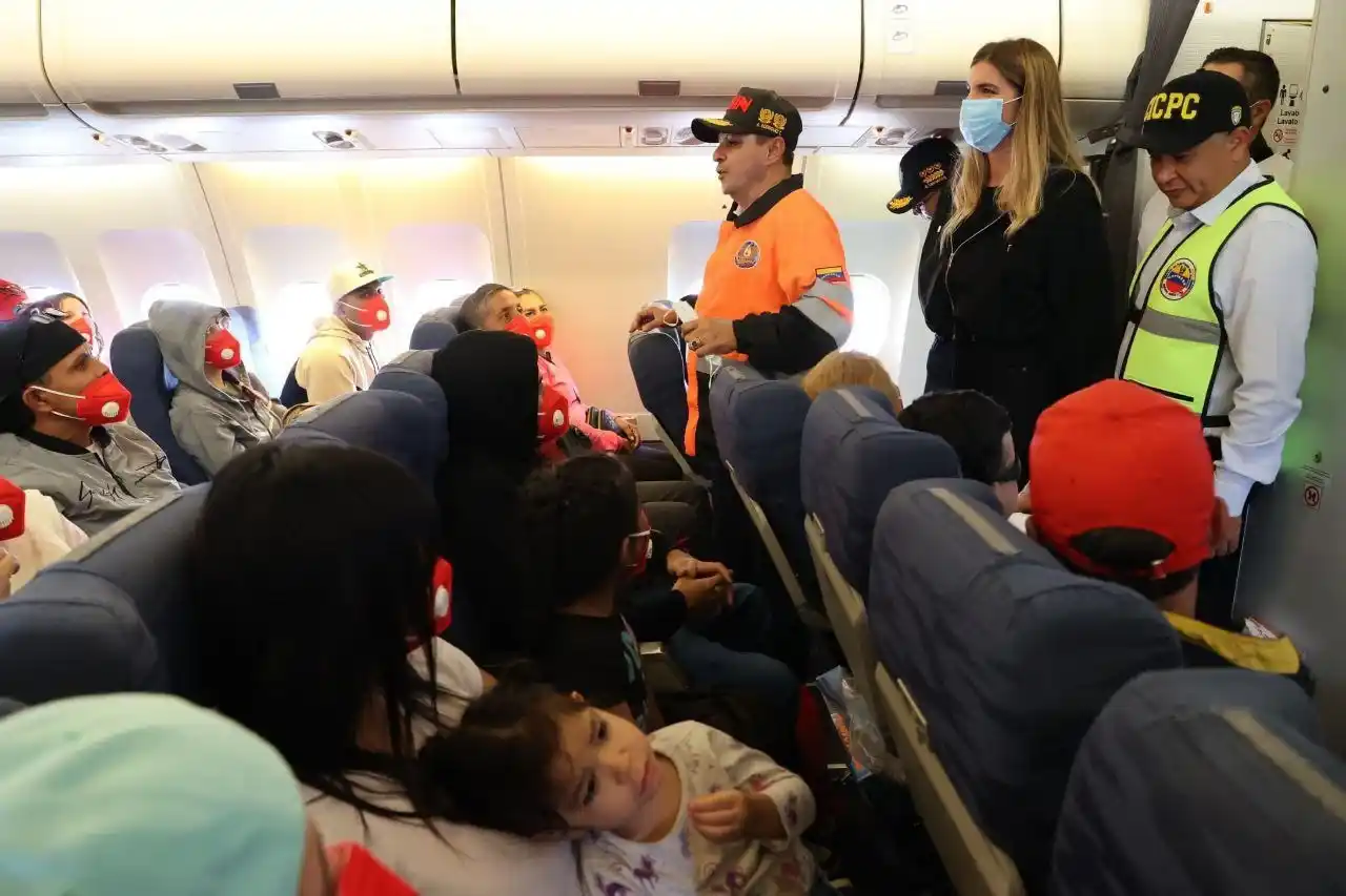 Image from Miguel Domínguez: ✈ Más de 250 connacionales regresarán a Venezuela desde México hoy19 j...