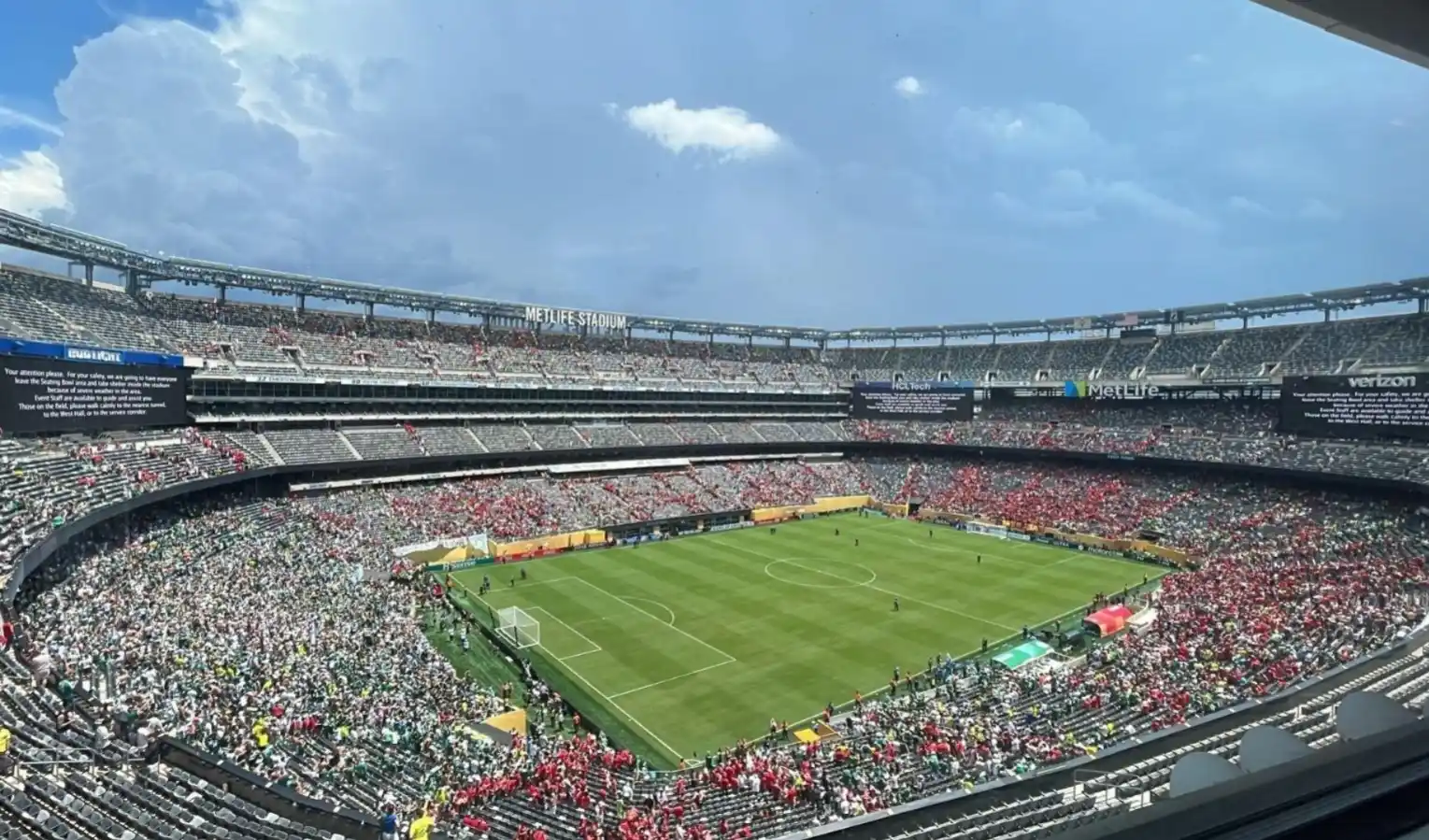 Image from UOL | Palmeiras Agora: Se liga como que tá o céu por lá 😲 As nuvens foram chegando e encobr...