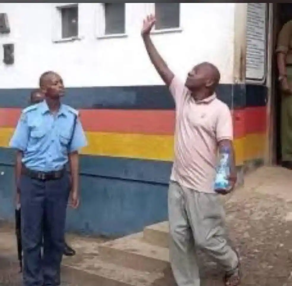 Image from KENYA GOSSIP CLUB: Since he said "kitawaramba", Kenya has never been the same again , ach...